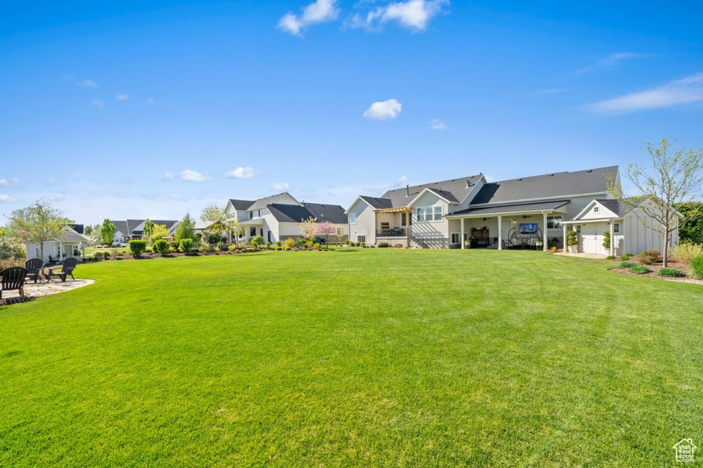 View of yard featuring a residential view
