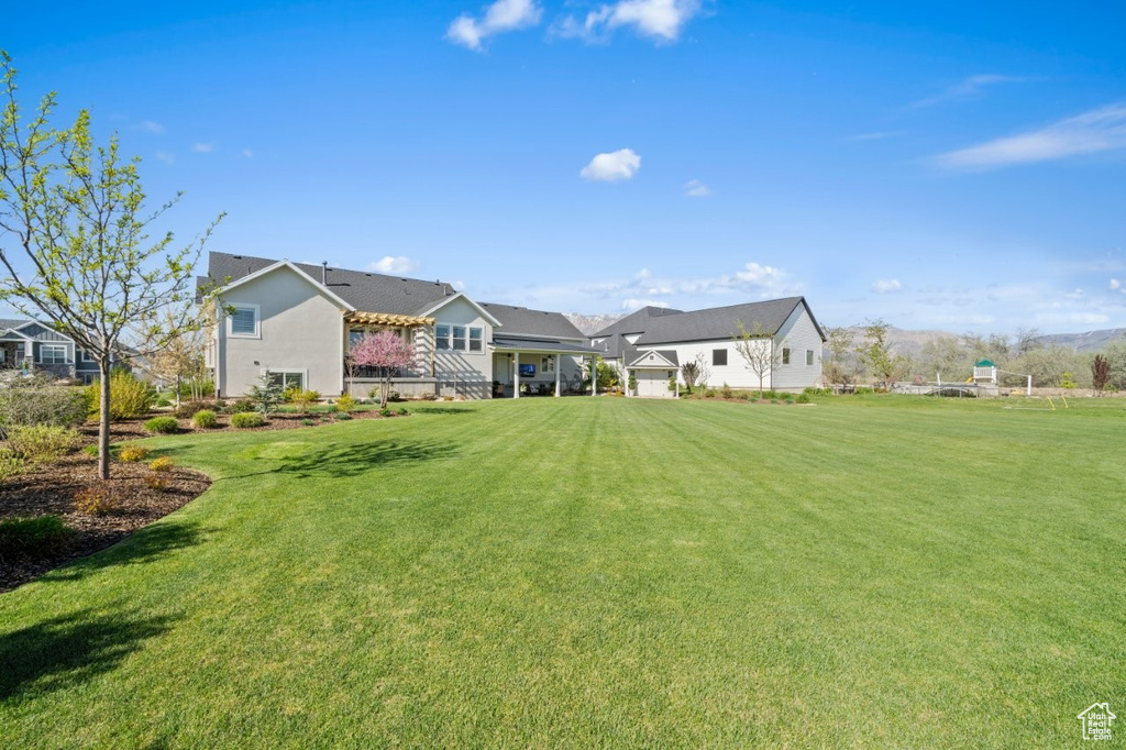 View of yard featuring a residential view