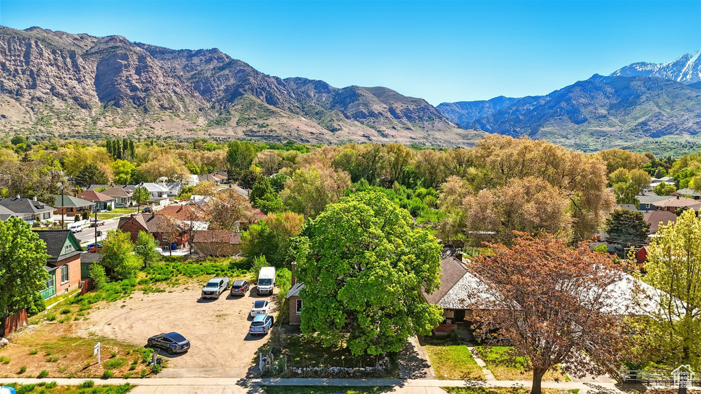 Bird\\\\\\\'s eye view featuring a residential view and a mountain view