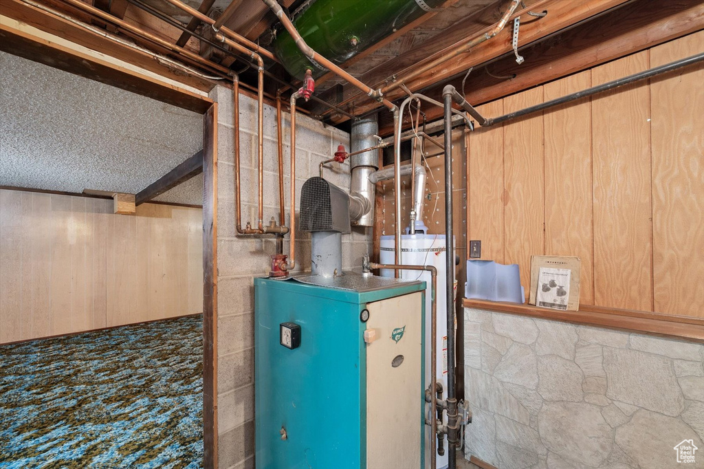 Utility room with a heating unit and water heater