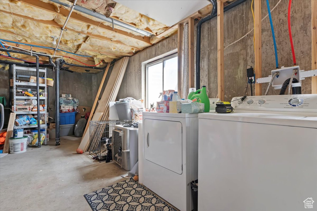 Below grade area featuring independent washer and dryer