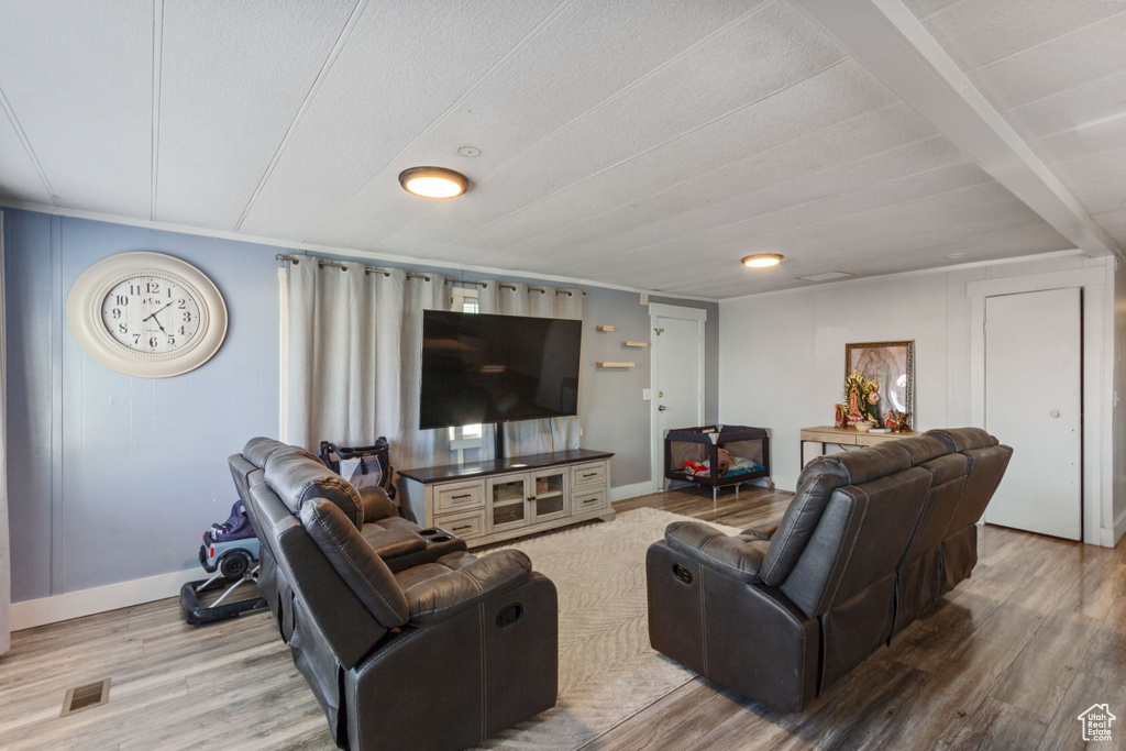 Living area with baseboards, wood finished floors, and visible vents