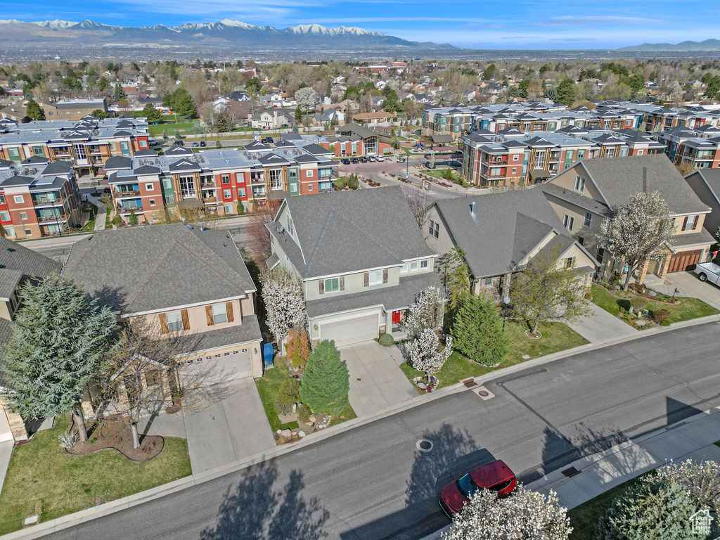 Bird's eye view featuring a residential view and a mountain view