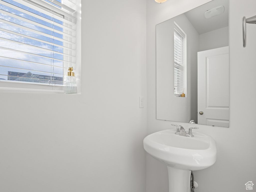Bathroom with a sink