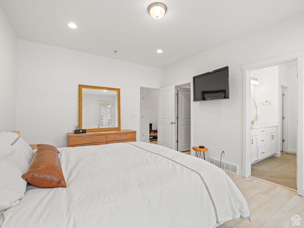 Bedroom featuring visible vents, light wood finished floors, ensuite bathroom, and recessed lighting