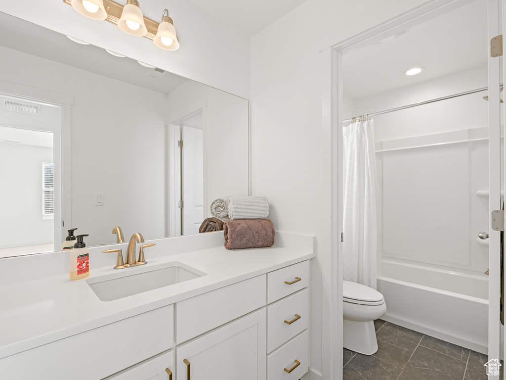 Full bathroom featuring toilet, vanity, shower / tub combo with curtain, and visible vents