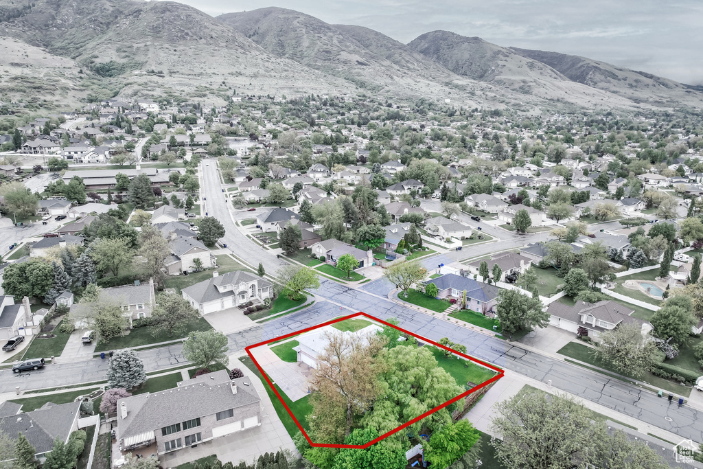 Bird\\\'s eye view with a residential view and a mountain view