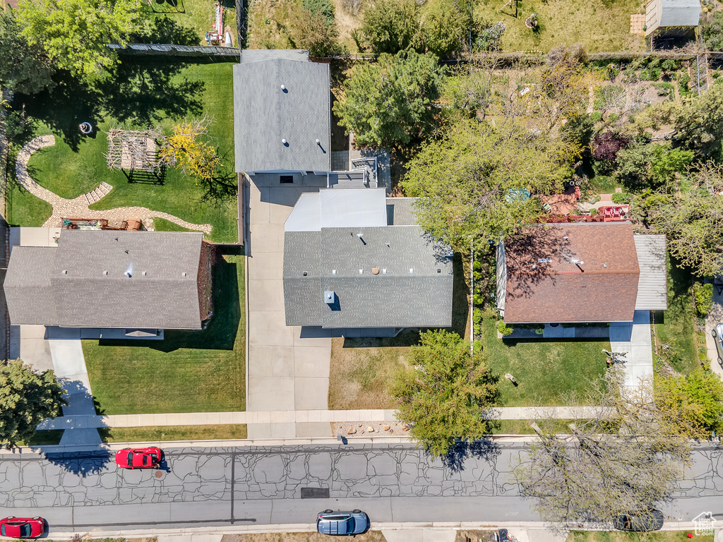 Birds eye view of property