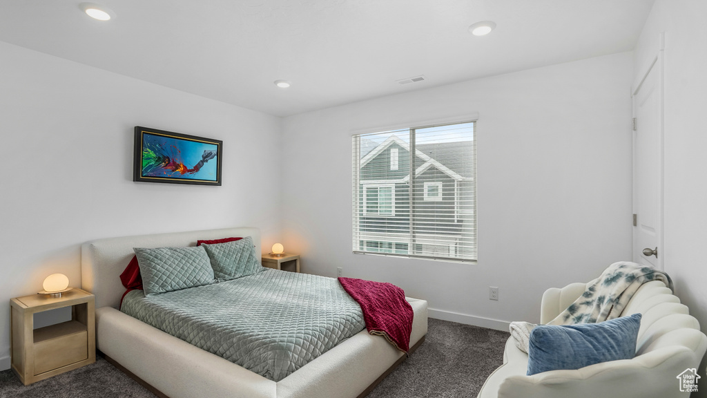 Bedroom featuring baseboards, carpet flooring, visible vents, and recessed lighting