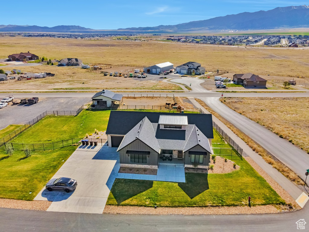 Drone / aerial view featuring a mountain view