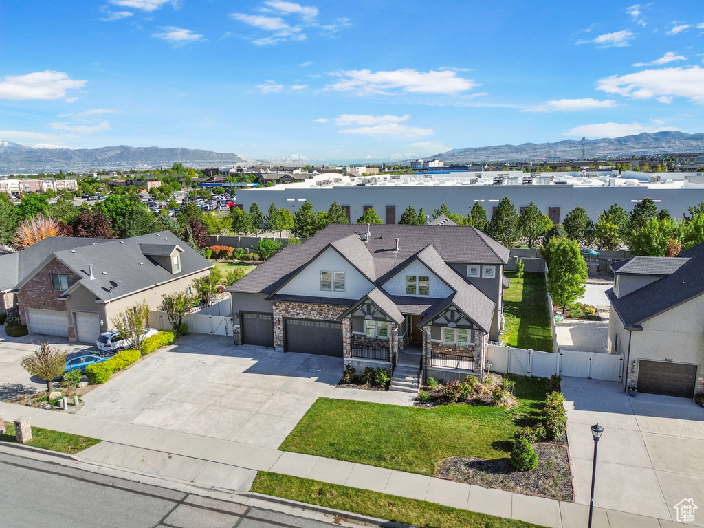 Bird's eye view with a mountain view