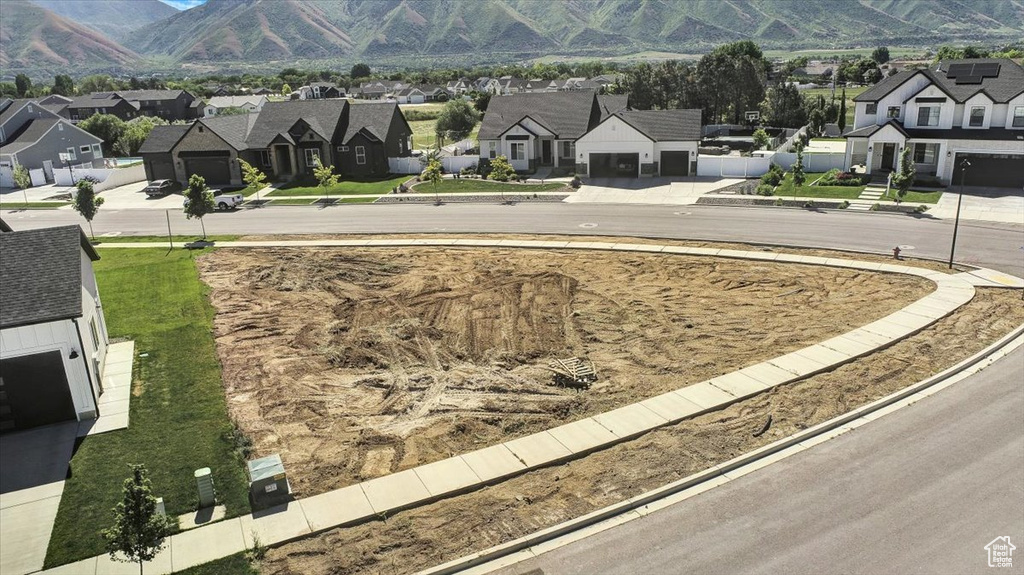 View of yard with a mountain view and a residential view