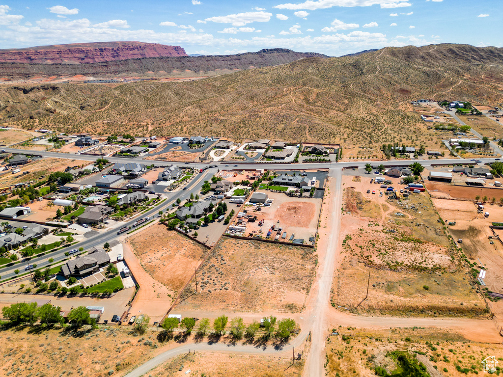 Aerial view with a mountain view