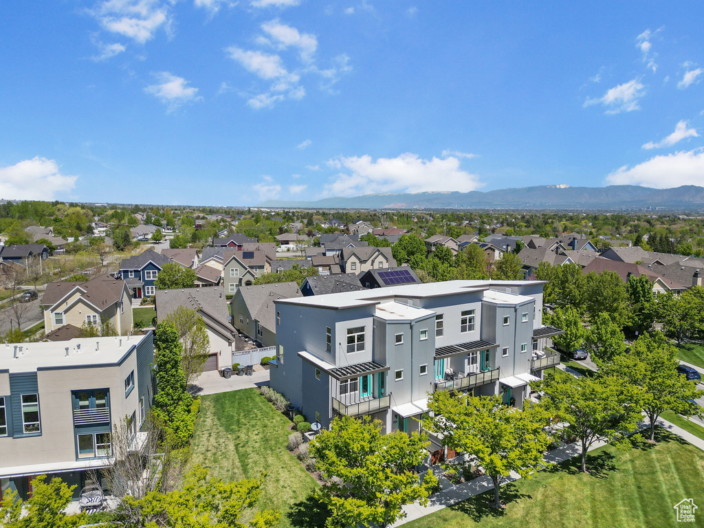 Bird's eye view featuring a residential view and a mountain view