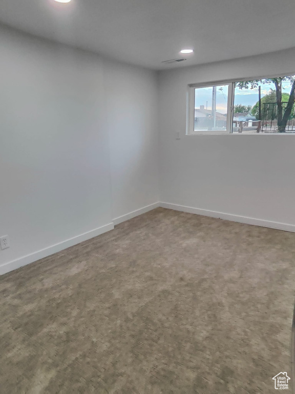 Empty room featuring recessed lighting, baseboards, and carpet