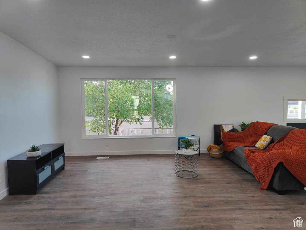 Living room featuring wood finished floors, recessed lighting, and baseboards