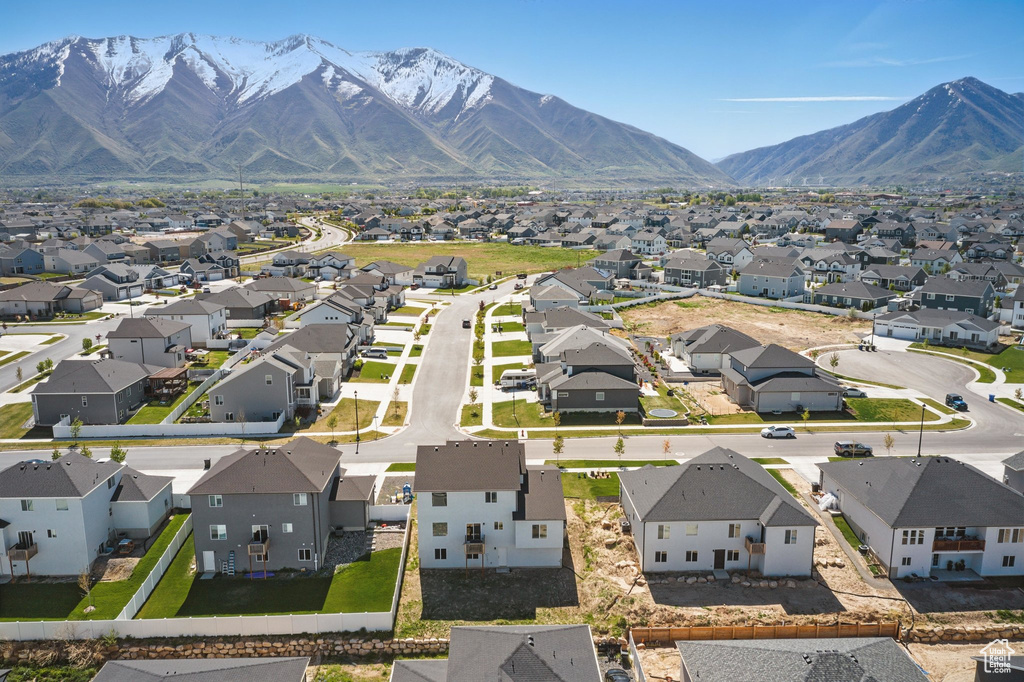 Bird\'s eye view featuring a residential view and a mountain view