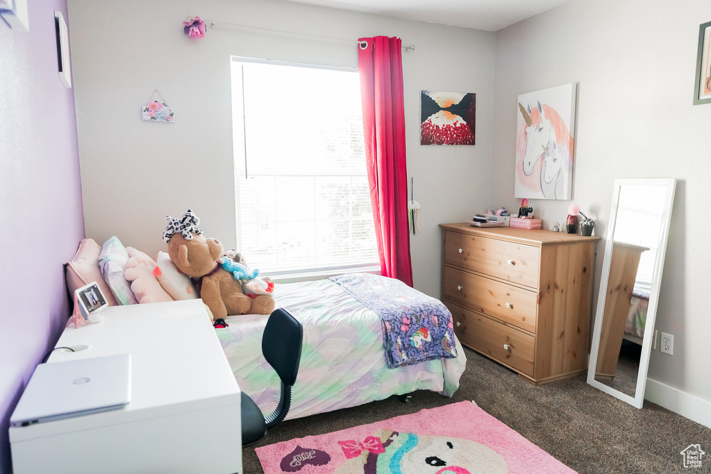 Bedroom with carpet