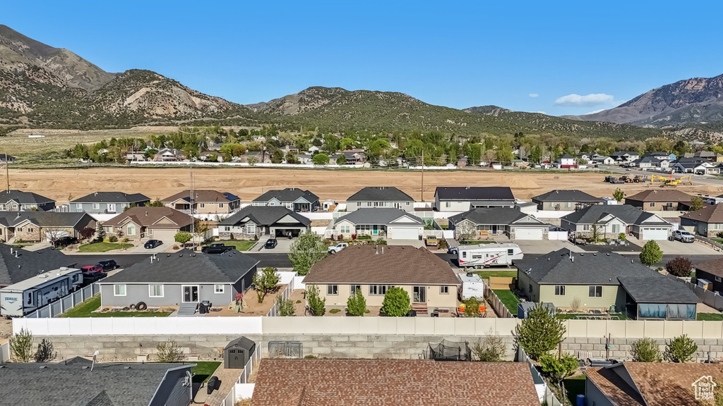 Bird's eye view featuring a residential view and a mountain view