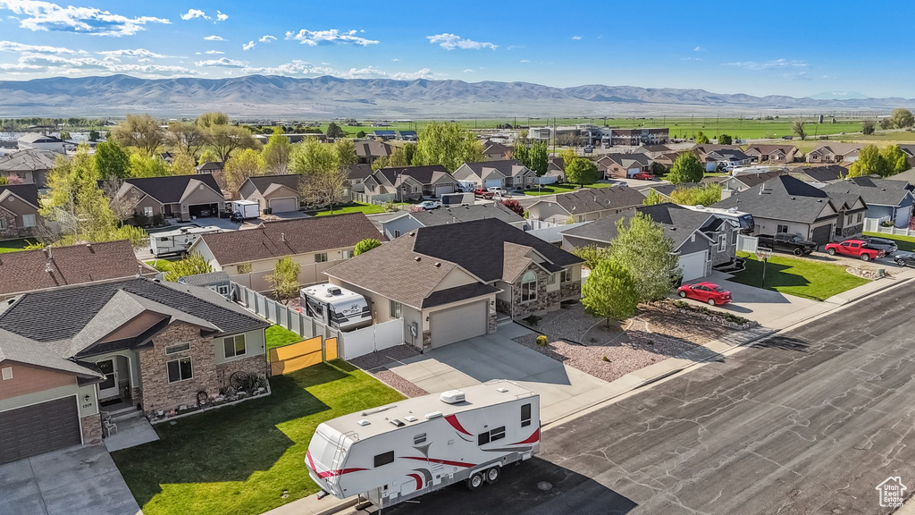 Aerial view with a residential view and a mountain view
