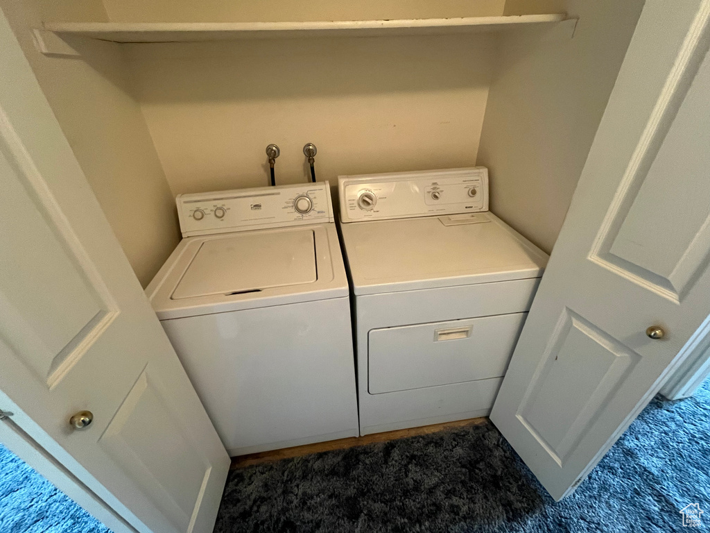 Clothes washing area with laundry area and independent washer and dryer