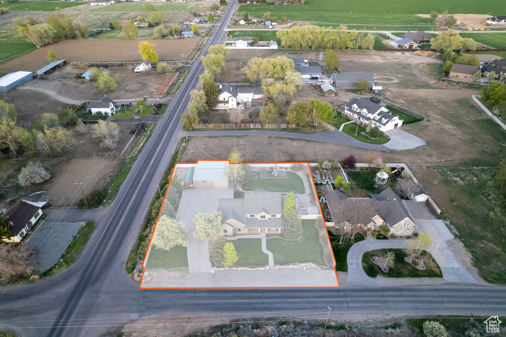 Birds eye view of property featuring a residential view