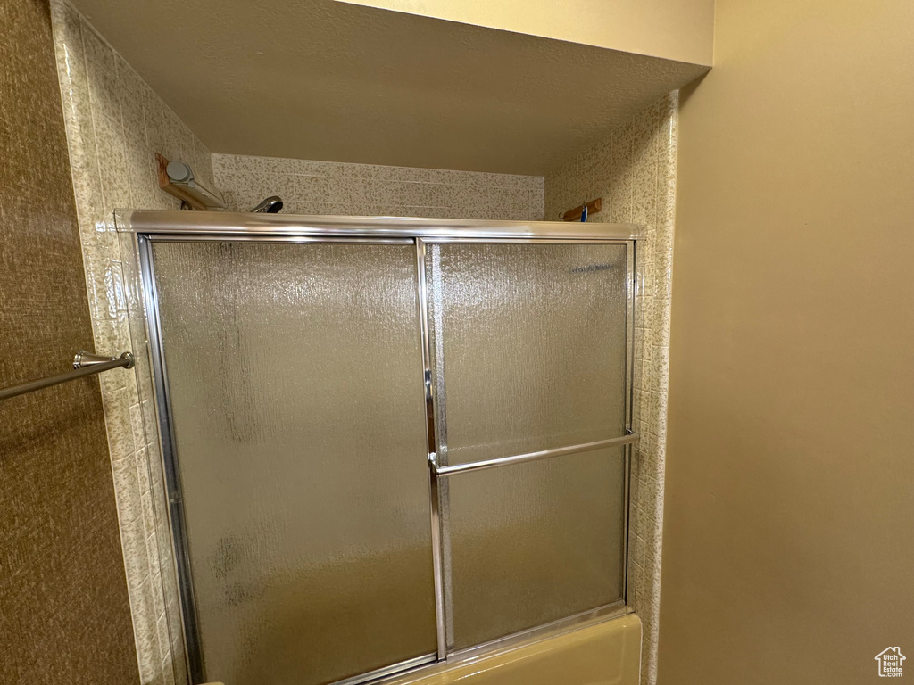 Full bathroom with enclosed tub / shower combo