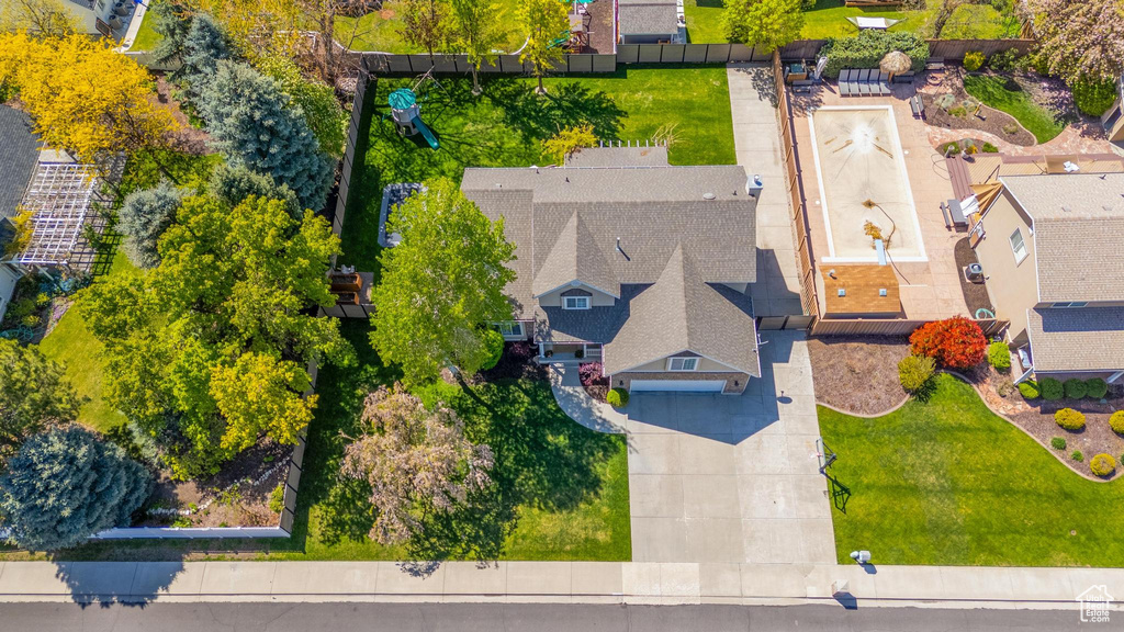 Birds eye view of property
