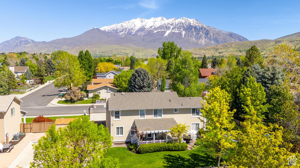 Bird's eye view featuring a residential view and a mountain view