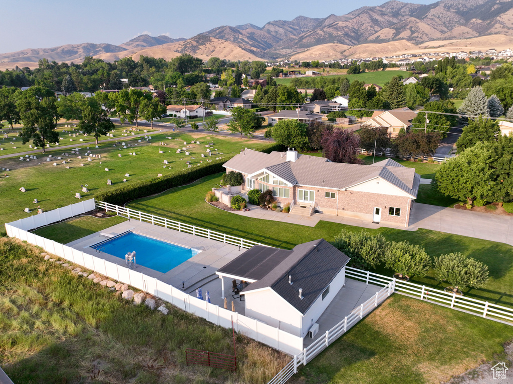 Bird's eye view featuring a mountain view