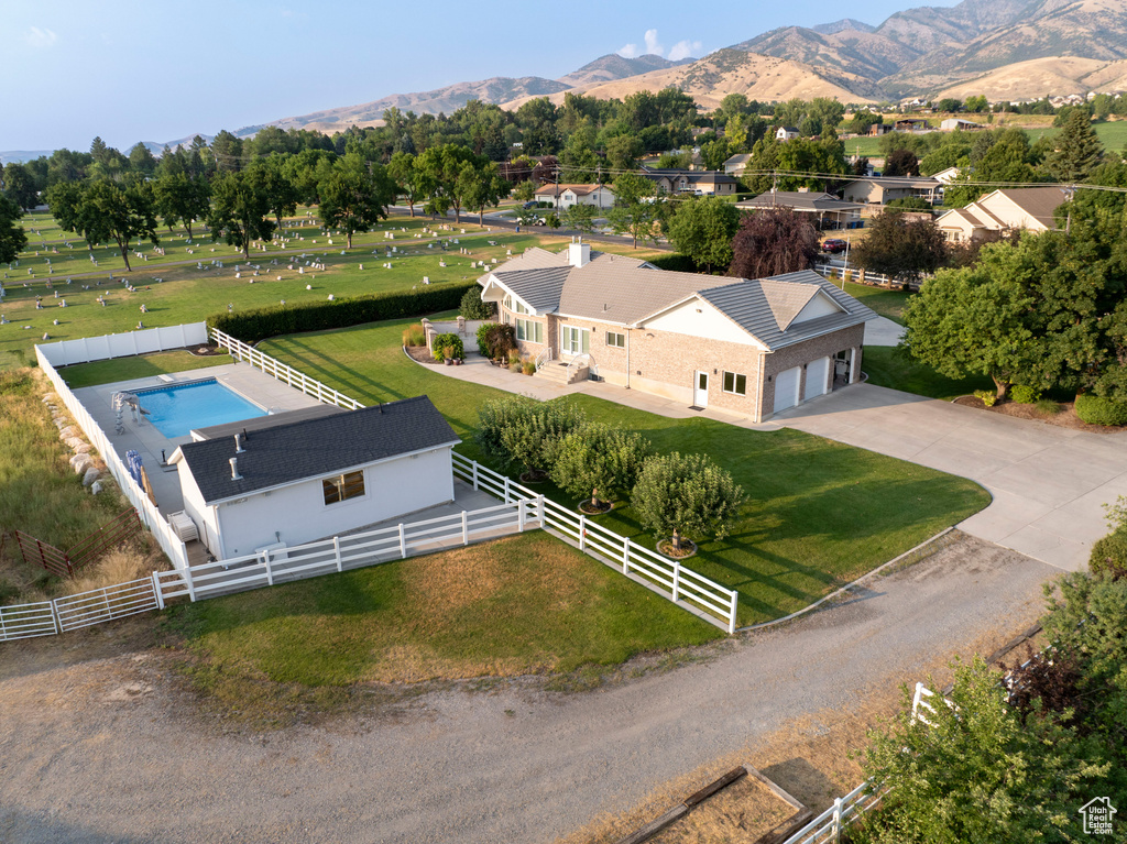 Drone / aerial view featuring a mountain view