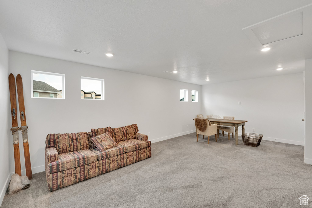 Living room with carpet floors, baseboards, visible vents, and recessed lighting