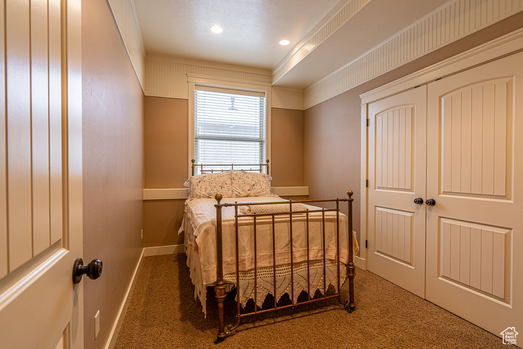 Carpeted bedroom with a closet, baseboards, and recessed lighting