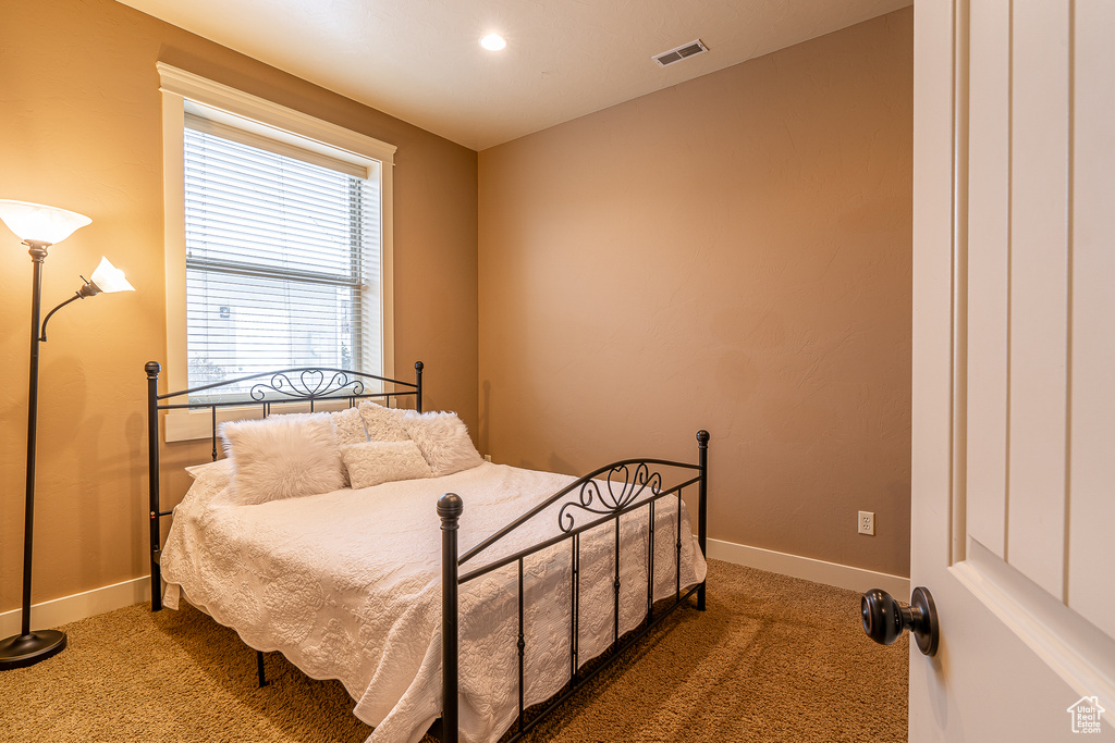 Bedroom with carpet flooring, baseboards, visible vents, and recessed lighting