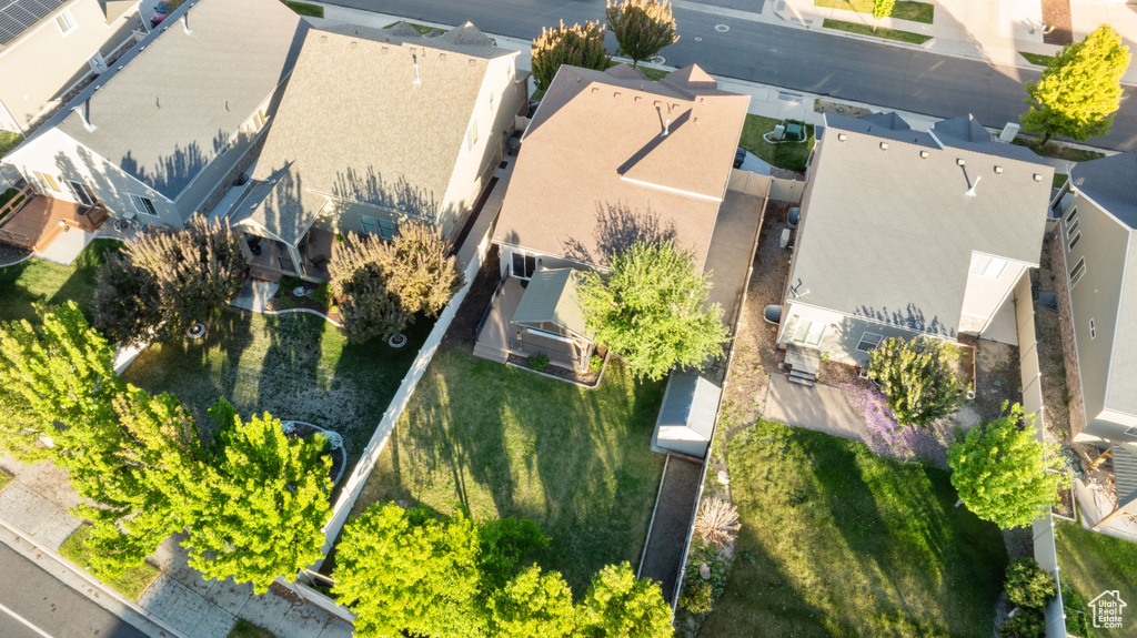Birds eye view of property featuring a residential view