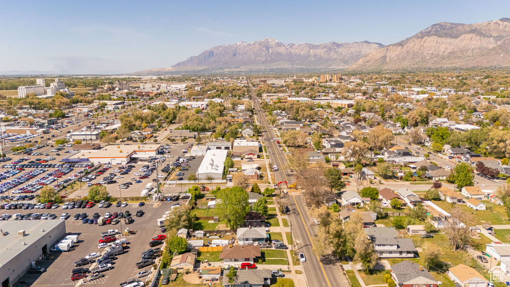 Aerial view with a mountain view