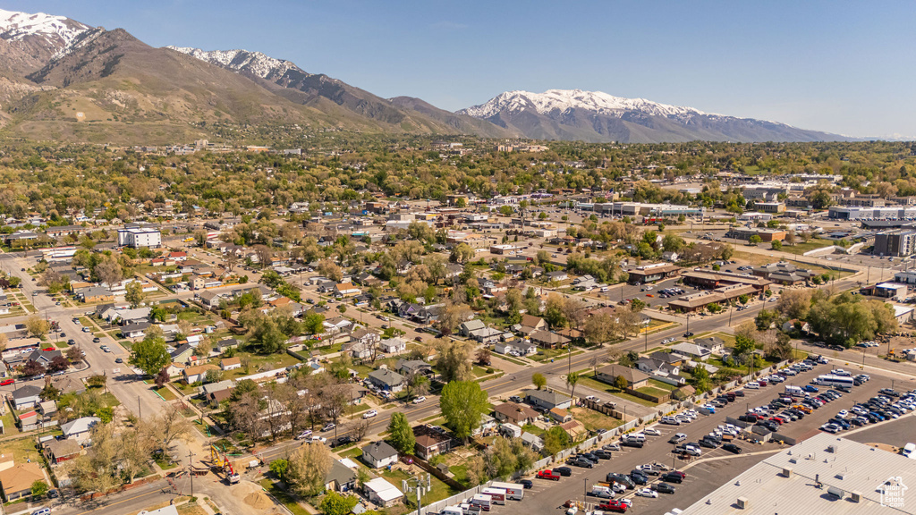 Aerial view with a mountain view