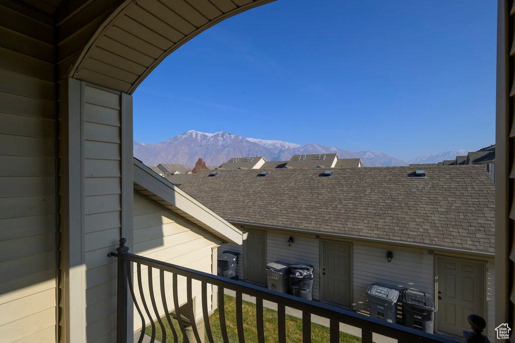 Balcony with area for grilling and a mountain view