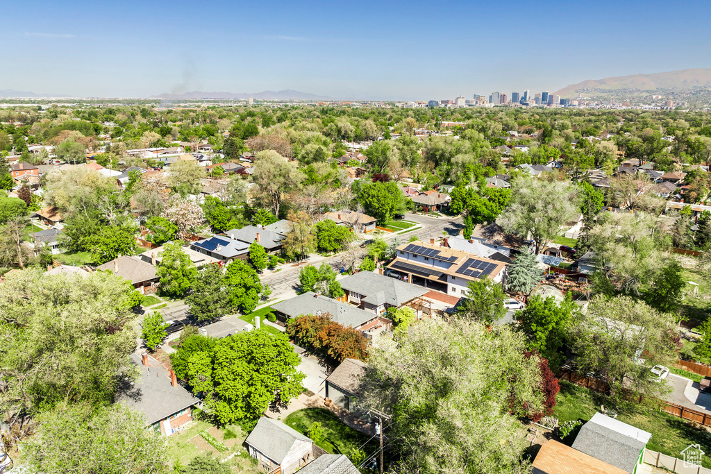 Birds eye view of property featuring a residential view