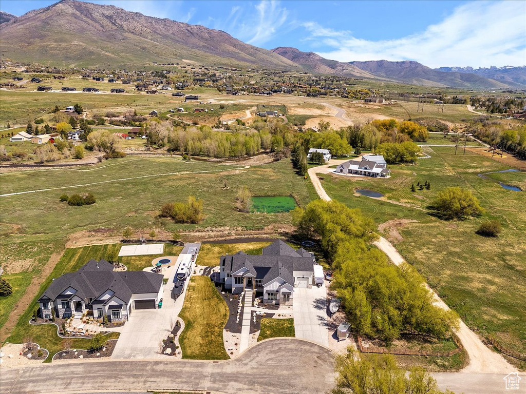 Aerial view with a mountain view