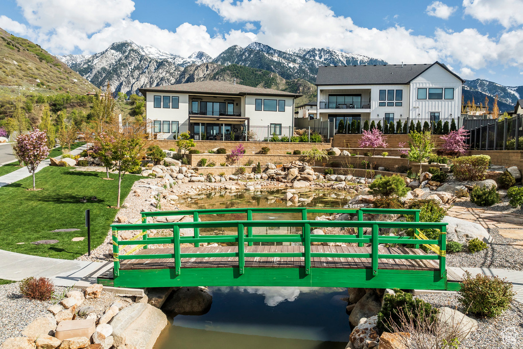Surrounding community with fence and a mountain view