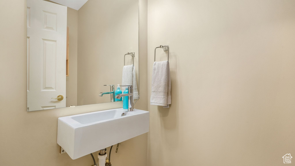 Bathroom featuring a sink