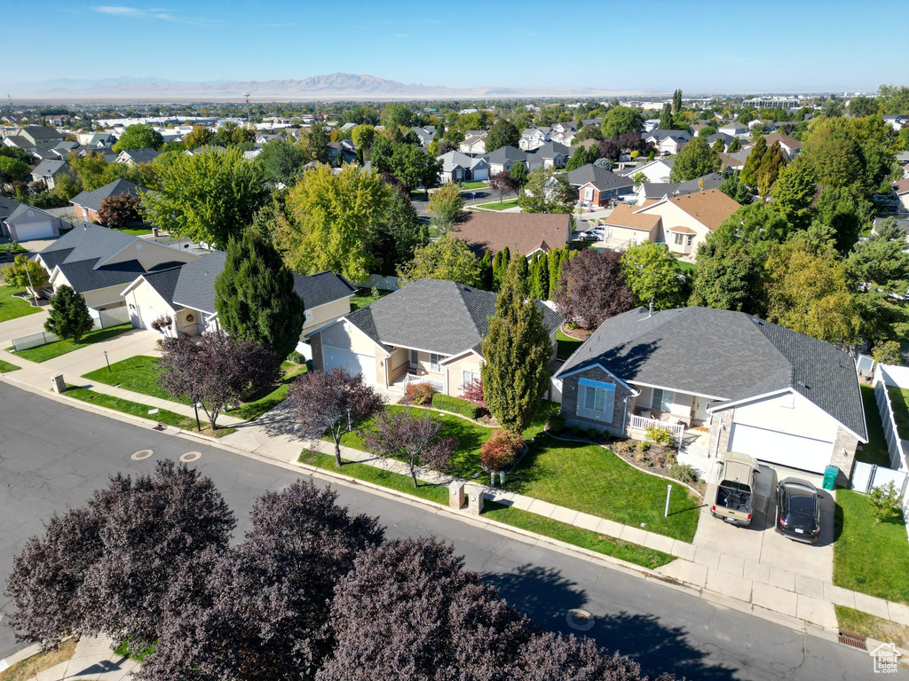 Birds eye view of property featuring a residential view and a mountain view