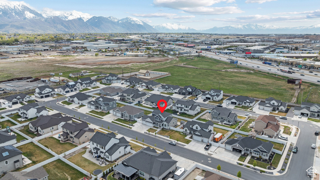 Bird's eye view featuring a residential view and a mountain view
