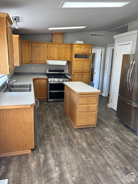 Kitchen featuring visible vents, appliances with stainless steel finishes, a sink, lofted ceiling, and under cabinet range hood