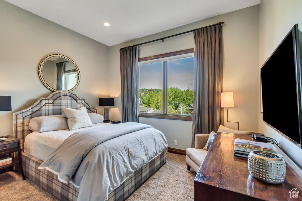 Bedroom featuring recessed lighting, baseboards, and light carpet