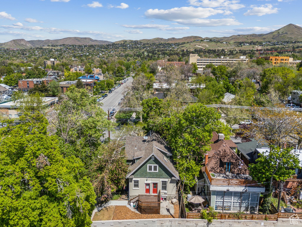 Birds eye view of property featuring a mountain view