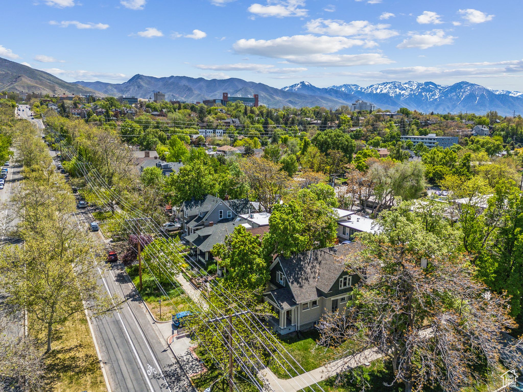 Bird's eye view with a mountain view