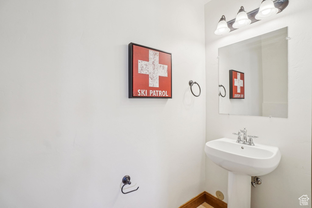 Bathroom featuring a sink and baseboards
