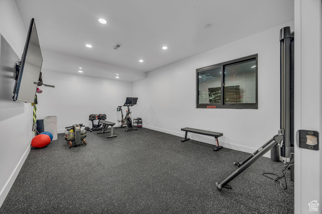 Exercise room featuring baseboards and recessed lighting